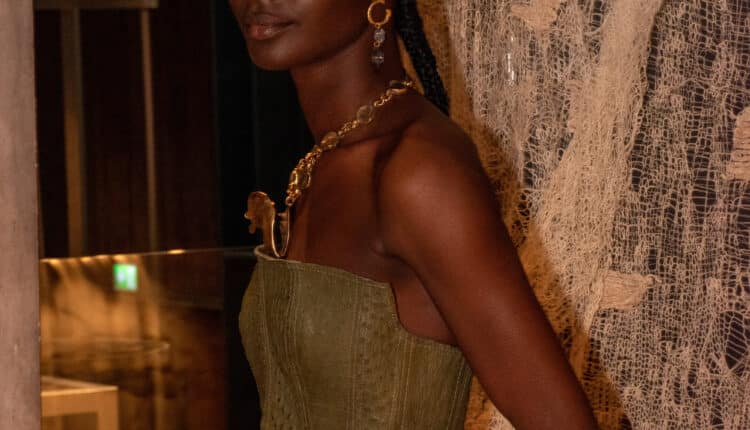 Viviers, il marchio eco-sostenibile, celebra l'Autunno-Inverno 2024-2025 a Milano Cordusio per la Milano Fashion Week