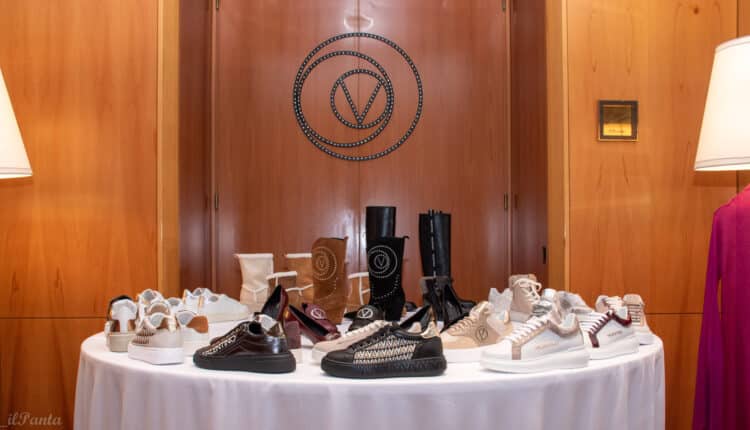 Alla Milano Fashion Week, Valentino Shoes presenta le nuove collezioni A/I 24-25 al Four Seasons Hotel di Via Gesù.