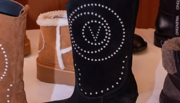 Alla Milano Fashion Week, Valentino Shoes presenta le nuove collezioni A/I 24-25 al Four Seasons Hotel di Via Gesù.