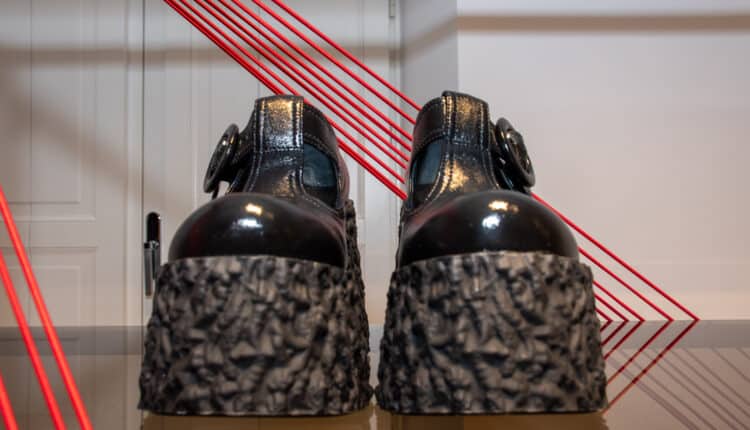 Milano Fashion Week: AGL presenta la Collezione A/I 24-25. Geometrie Imperfette e Raffinatezza Italiana.