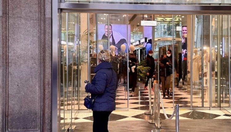 Ambiente. Negozi a porte chiuse per ridurre consumi ed emissioni. Confimprese lancia il progetto 'siamo aperti al risparmio energetico' patrocinato dal Comune.