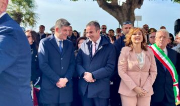 Il Capo della Polizia Vittorio Pisani incontra il sindaco di Diamante (CS). Cittadinanza onoraria alla Polizia di Stato e inaugurazione del dipinto murale