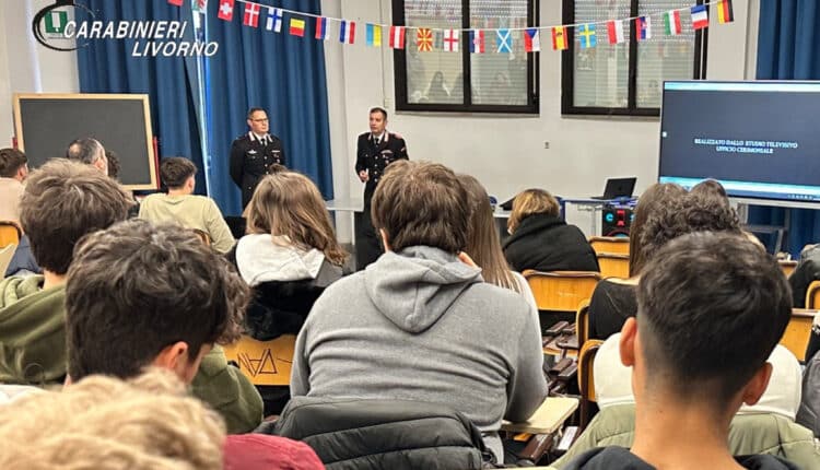 Portoferraio: gli incontri dei Carabinieri con gli alunni nell'ambito del progetto "cultura della legalità".