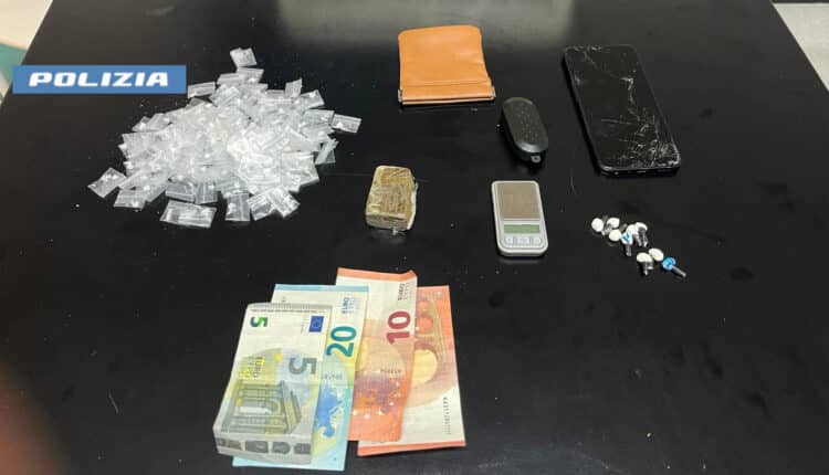 Roma: raffica di arresti della Polizia di Stato per droga, sono 4 le persone arrestate poiché gravemente indiziate del reato di detenzione ai fini di spaccio di sostanze stupefacenti. 