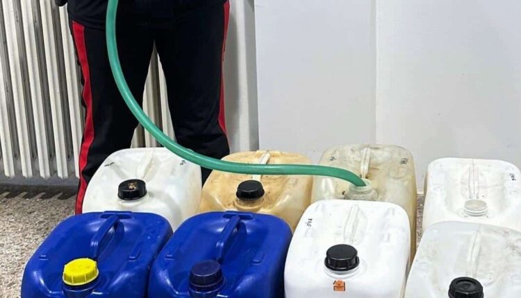 Ru­ba­no cen­ti­na­ia di li­tri di ga­so­lio da al­cu­ni au­to­bus due italiani ar­re­sta­ti a Crevalcore