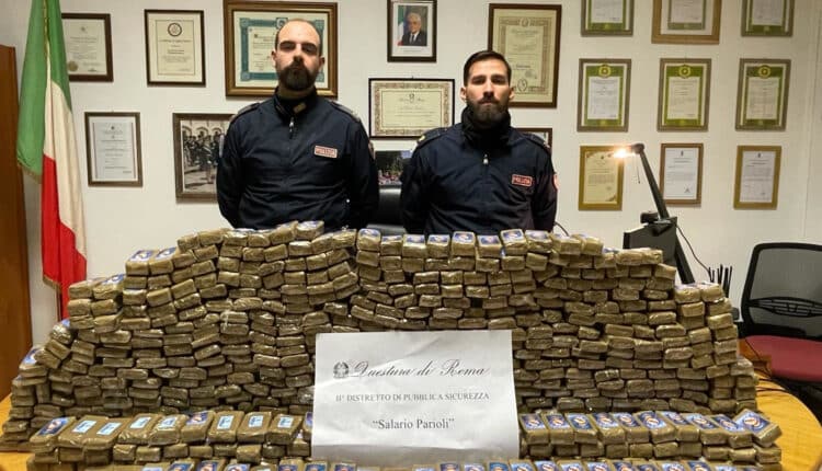 Roma: la Polizia di Stato sequestra quasi 50 chili di droga probabilmente destinata al mercato dei Parioli. 4 le persone arrestate per detenzione di stupefacenti