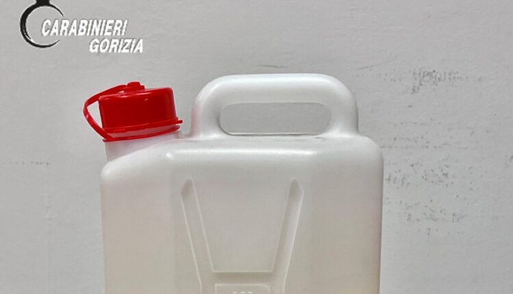 Sequestro tentativo incendio autovettura.