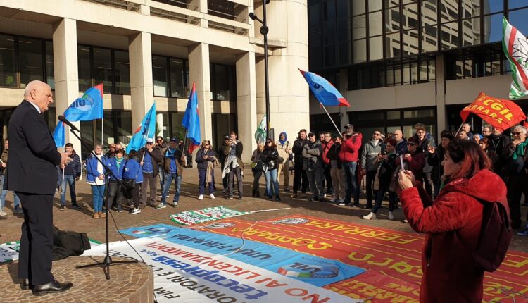 Stabilimento Tecopress di Dosso di Sant'Agostino (Fe), fumata bianca al tavolo di crisi: la proprietà ritira 72 licenziamenti, si apre la strada alla cassa integrazione