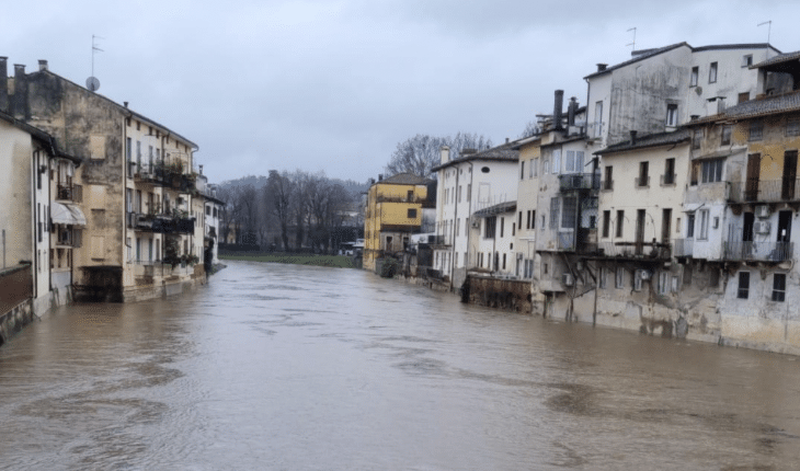 Veneto in allerta rossa piogge abbondanti, rischio frane e smottamenti, fiumi sorvegliati speciali