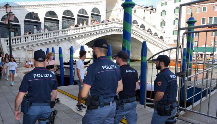 Venezia: proseguono i servizi alto impatto in terraferma ed in laguna, 280 persone controllate, fermate 4 borseggiatrici.
