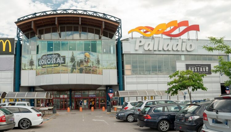 Vicenza: tentano di rubare telefoni cellulari per un valore totale di oltre 1000 euro.