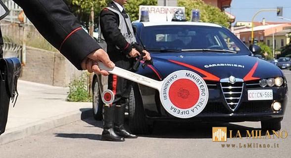 Nova Milanese: un uomo tenta la fuga in auto dopo l'alt dei Carabinieri. Arrestato in flagranza per detenzione di sostanze stupefacenti