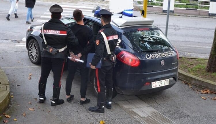 Roiano, Trieste: arrestato 45enne per truffa ad anziana signora, consegnati 2000 euro tra contanti e monili in oro.