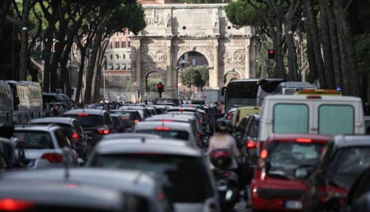 Verona: prosegue l'allerta rossa e resta alta la concentrazione di PM10. Continuano le restrizioni per i veicoli più inquinanti.