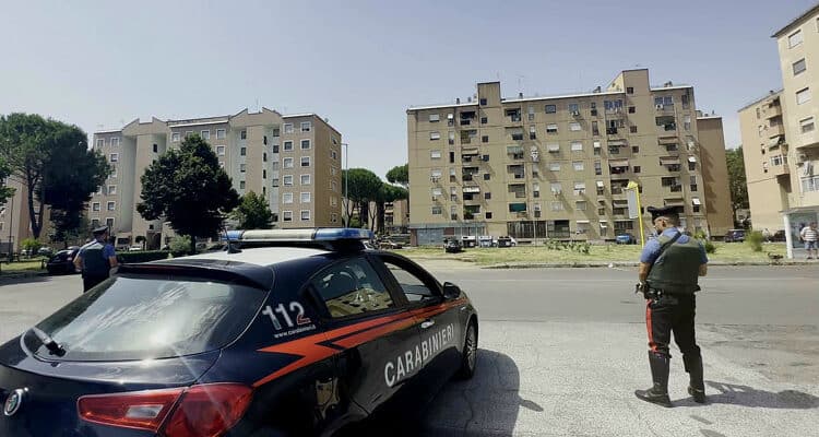 Roma. La Polizia di Stato ha tratto in arresto due persone per reato di sequestro di persona nei confronti del figlio di un noto pregiudicato di San Basilio