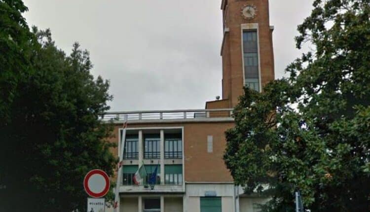 Genova, Cornigliano. 27enne ruba una giacca e aggredisce un poliziotto. Arrestato.