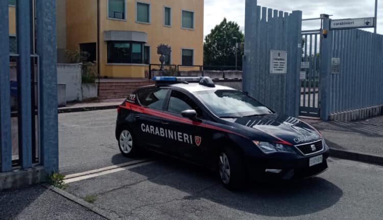 Crema: disturba in piazza Garibaldi, poi insulta e aggredisce i Carabinieri. Denunciato 19enne per oltraggio e resistenza a Pubblico Ufficiale.