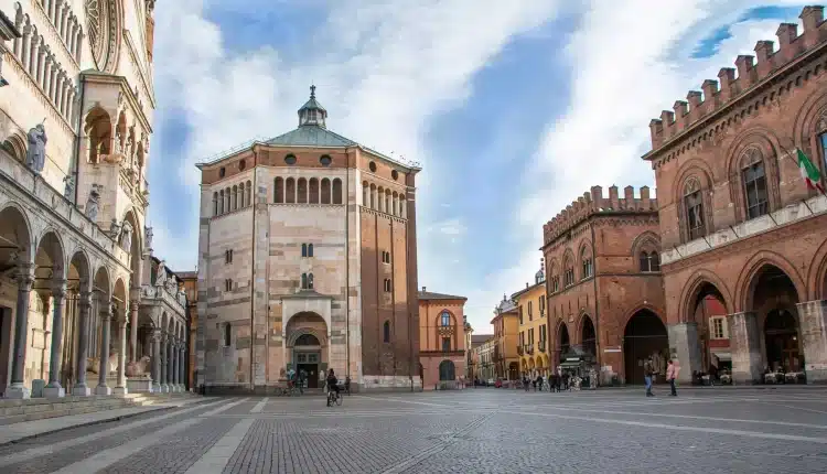 Cremona: i Carabinieri della Sezione Radiomobile hanno controllato e denunciato una donna per la violazione del divieto di ritorno nel capoluogo.