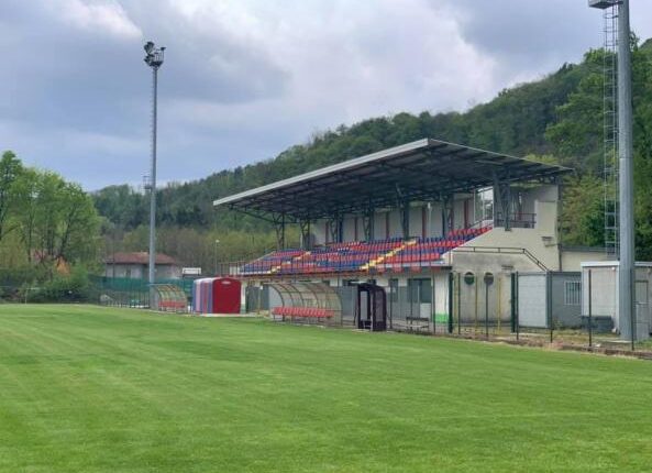 Sferra uno schiaffo all'arbitro al termine della partita under 14. Daspo di un anno per un genitore