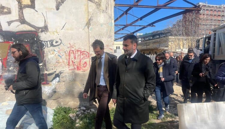 Bari, al via i lavori di riqualificazione dell'edificio ex Rossani che ospiterà la Casa della cittadinanza: oggi il sopralluogo del Sindaco e dell'assessore Mele
