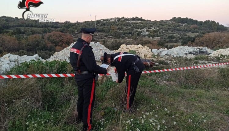 Palazzolo Acreide, Siracusa. Discarica abusiva a cielo aperto. I carabinieri sequestrano l’area e denunciano un 54enne.