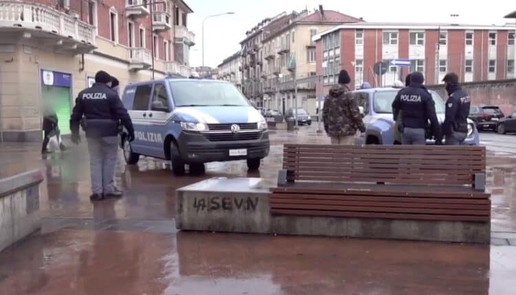 Torino, Quartiere Barriera Milano: due arresti in contesti differenti. Uno per detenzione di sostanza stupefacente ai fini di spaccio; uno anche per resistenza e lesioni a Pubblico Ufficiale