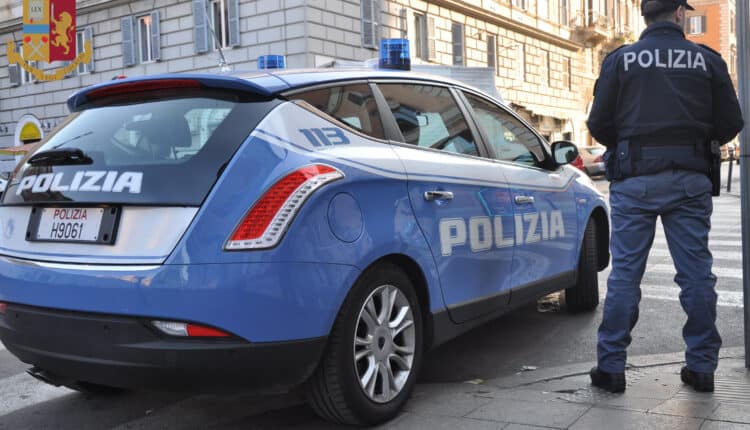 Roma. Continua costante l'impegno della Polizia di Stato volto al contrasto dei reati predatori. Ancora 4 le persone arrestate poiché gravemente indiziate, a vario titolo, dei reati di furto aggravato e rapina.