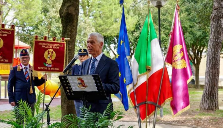Ascoli Piceno: il Vice Capo della Polizia Vittorio Rizzi intitola il parco giochi di via Verdi alla memoria dell'agente della Polizia di Stato Emanuela Loi.