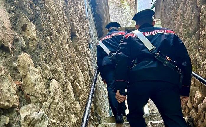 Castel Volturno (CE), accusa un malore al ristorante e rischia di soffocare. 59enne salvato da un Carabiniere
