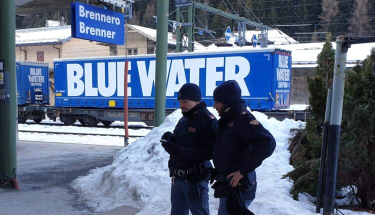Controlli della Polizia al Brennero sui passeggeri degli autobus internazionali. Arrestato un cittadino italiano condannato per reati contro il patrimonio