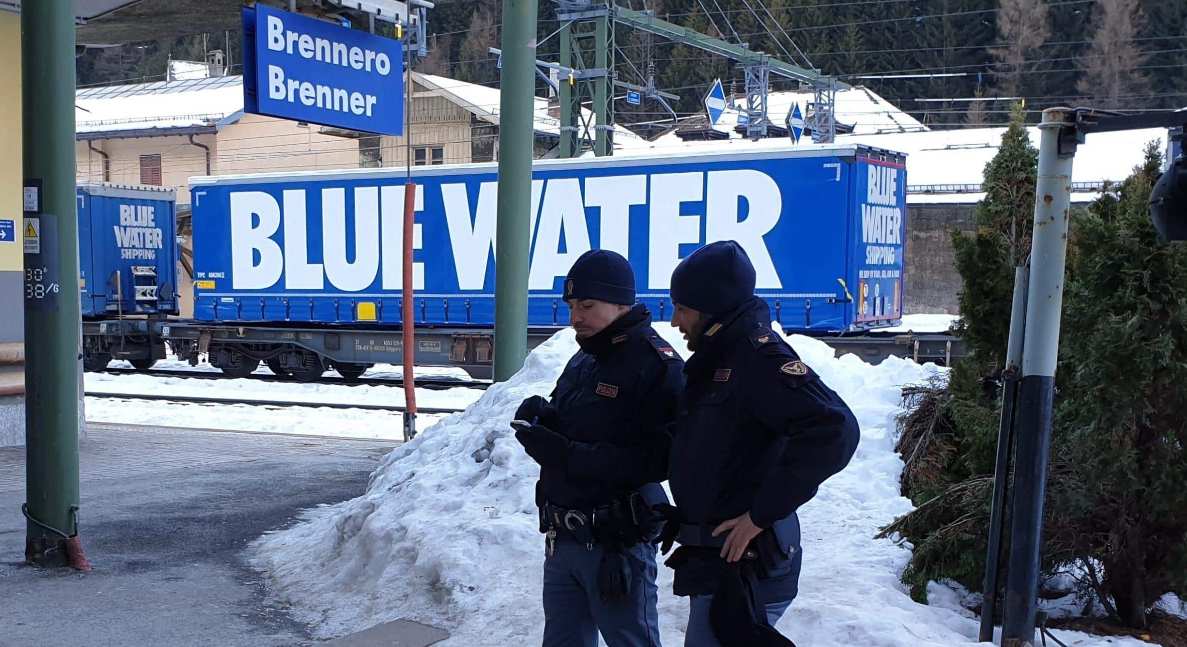 Controlli della Polizia al Brennero sui passeggeri degli autobus internazionali. Arrestato un cittadino italiano condannato per reati contro il patrimonio
