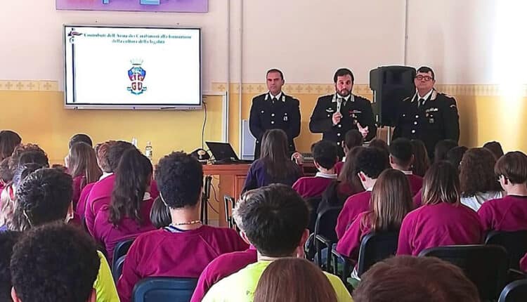 Francavilla Fontana (BR), i Carabinieri incontrano gli studenti. Seminari formativi per la diffusione della cultura della legalità