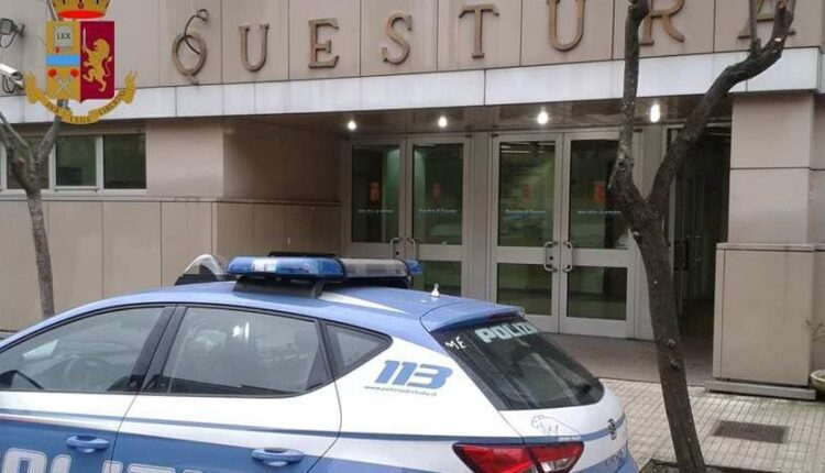 COSENZA: uomo perseguitato da una giovane donna con cui aveva intrattenuto una relazione. Eseguita una misura cautelare di divieto di avvicinamento.