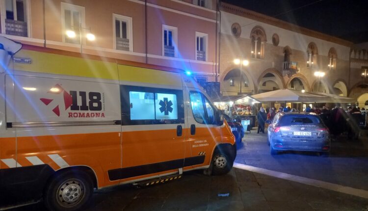 Ubriaco picchia con pugni e calci due giovani all’uscita di un locale a Ravenna. L'uomo è stato denuniciato e colpito dal provvedimento "Daspo Willy"