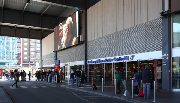 Milano, arrestato 23enne per possesso di documento ritenuto falso. L'uomo ha spiegato di averlo acquistato in Francia