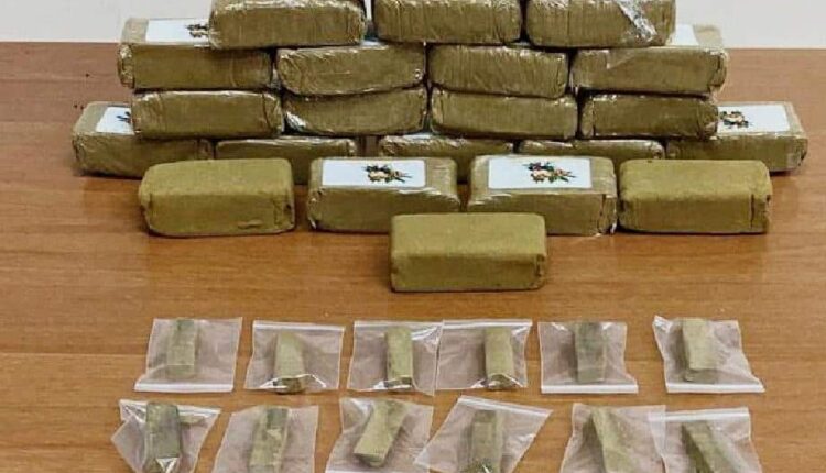 Casavatore, Napoli: confeziona droga in un box. La Polizia di Stato arresta un 29enne napoletano.