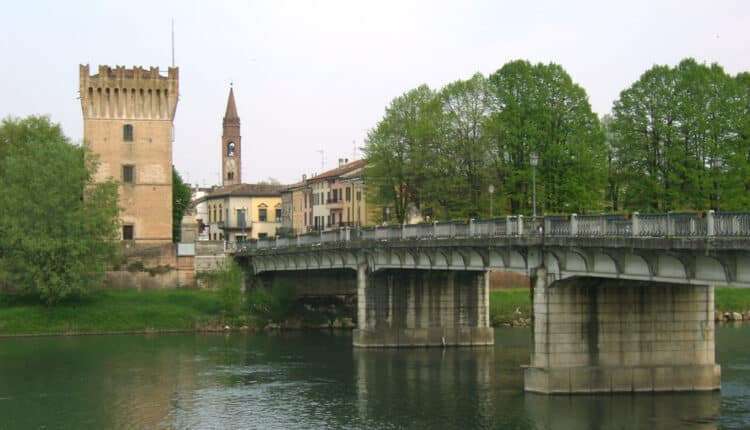 Pizzighettone, Cremona: esce fuori strada, ma é ubriaco. I Carabinieri di Soresina lo denunciano e gli viene ritirata la patente.