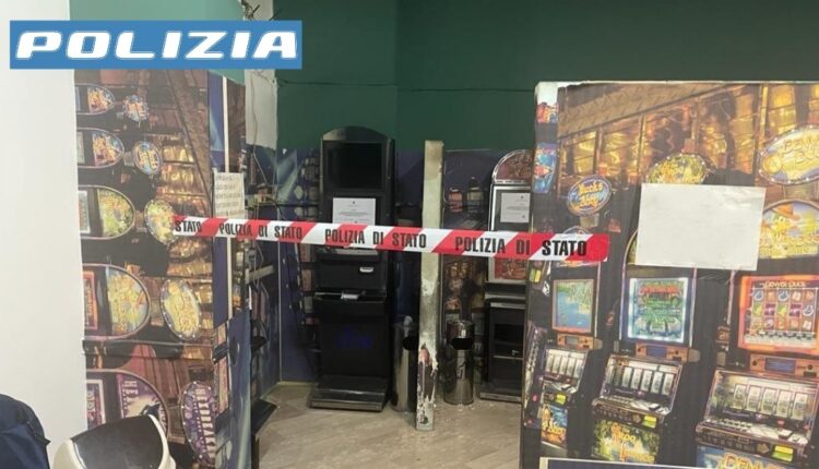 Ponti Rossi: la Polizia di Stato sequestra 2 slot machine prive di autorizzazioni. Sanzionata la titolare del locale commerciale