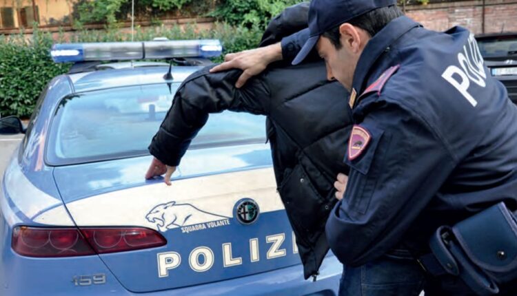 Taranto, tenta di sottrarsi ad un controllo della Polizia. Arrestato 17enne per resistenza a Pubblico Ufficiale e danneggiamento