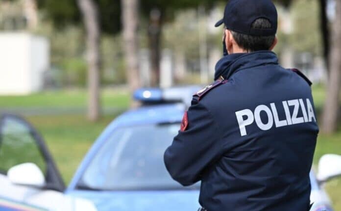 Vicenza, viene accusato di aver rubato il telefono smartphone ed inizia una lite tra due uomini in Viale San Lazzaro. Intervento della Polizia di Stato.