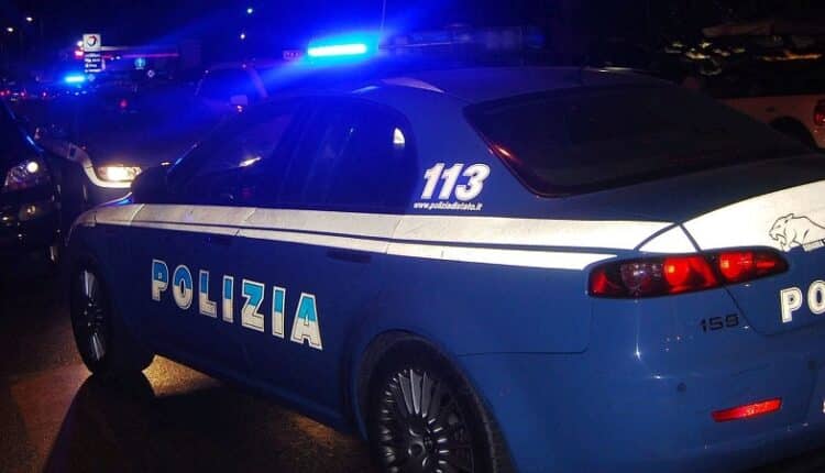 Viola il divieto di avvicinamento ai luoghi della persona offesa nel torinese. Arrestato dalla Polizia di Stato.