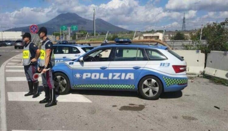 L'autobus utilizzato per la gita scolastica è senza revisione. Bloccato dalla Polizia di Stato sulla Tangenziale di Napoli. 