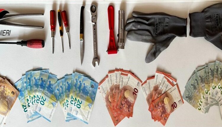 Trieste, Castello di Miramare: 54enne assalta distributore automatico. Denunciato dai Carabinieri