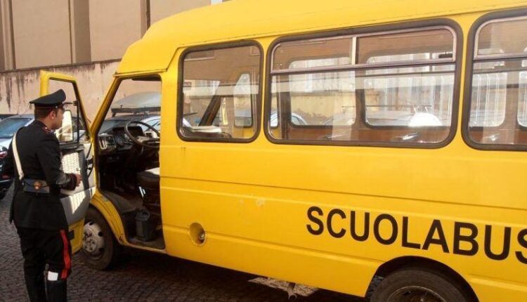 Giuliano, controlli ai veicoli adibiti al trasporto scolastico. Sanzioni amministrative e sospensione della circolazione per due veicoli