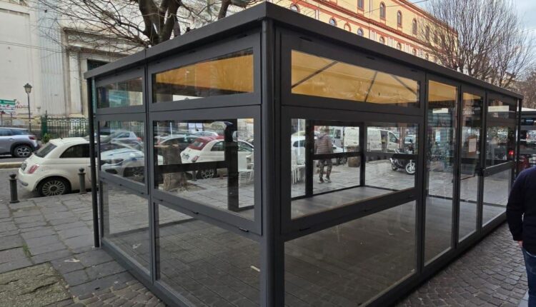 Napoli, occupano abusivamente il suolo pubblico, commettendo gravi illeciti. Sequestro per un bar e un'attività di ristorazione