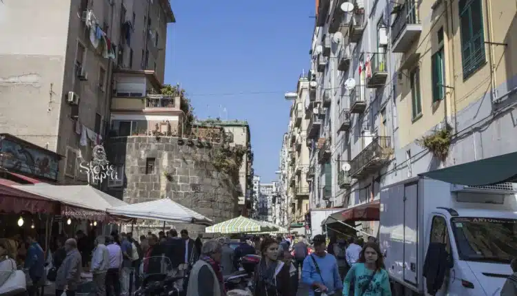 Mercato, Napoli: evade dai domiciliari. La Polizia di Stato trae in arresto un 47enne napoletano.