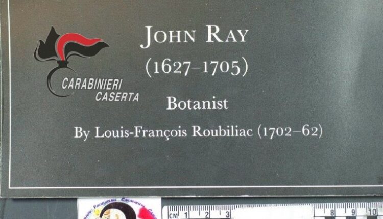 Castel Volturno, Caserta. Dopo il furto alla Reggia di Caserta, i Carabinieri scoprono che l'autore aveva sottratto "cimeli" anche presso il British Museum di Londra.