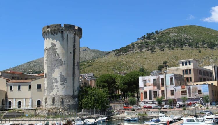 Formia, quartiere Torra di Mola: controlli alle attività commerciali in materia sanitaria e per la sicurezza sul lavoro. Riscontrate irregolarità amministrative.