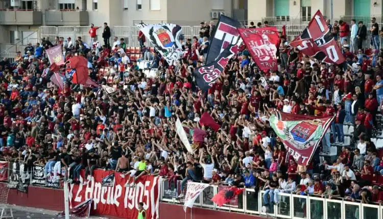 Trapani: uno usa una transenna come ariete e l'altro colpisce con una testata uno steward. Emessi due provvedimenti DASPO per due tifosi del Trapani.