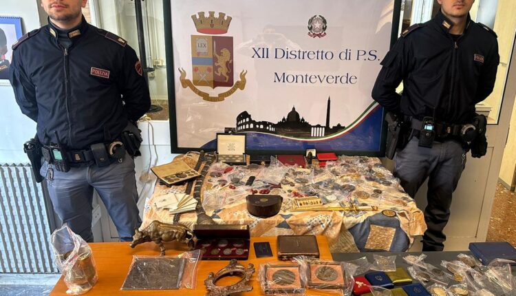 Roma. Sorpreso a vendere al mercato di Porta Portese merce rubata da un magazzino la scorsa settimana. Denunciato dalla Polizia di Stato un 52enne per il reato di ricettazione.